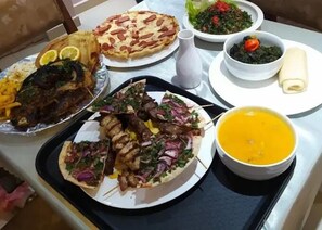 فطور أوروبي مجانًا يوميًا