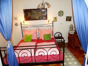 8 chambres, Wi-Fi, draps fournis