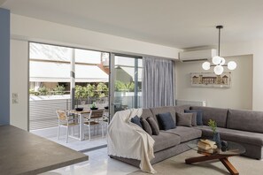 One Bedroom Deluxe Apartment with Balcony | Living area - Regal Boutique Suites Athens (Athens)