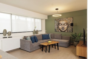 2 Bedroom Deluxe Apartment with Balcony | Coin séjour
