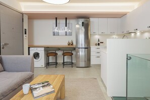 Deluxe 1 Bedroom Apartment with Garden View | Living area - Regal Boutique Suites Athens (Athens)