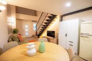 Loft, 1 habitación | Cocina básica privada | Frigorífico grande, placa de cocina y hervidor eléctrico