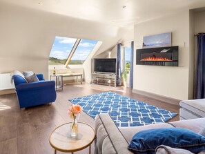 TV, fireplace