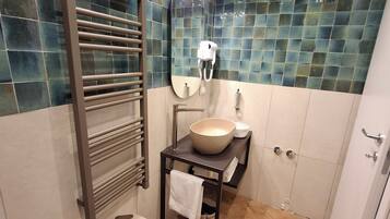 Bathroom | Shower, free toiletries, towels, soap