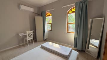 Comfort Room, Garden View | Desk, laptop workspace, free WiFi
