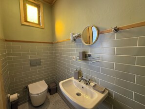 Shower, hair dryer, towels, soap - Sea Salt Inn & Kitchene  (Kemer)