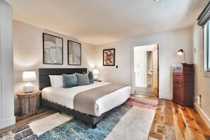 4 bedrooms, desk, iron/ironing board, travel cot