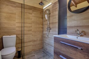 シャワー、ヘアドライヤー、タオル、石鹸