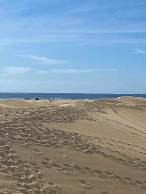 Aan het strand, ligstoelen aan het strand