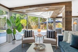 Smart TV - Pool/Spa & Walk to the Beach Ping Pong Billiards (Palm Beach Shores)