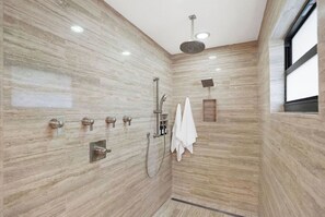 Hair dryer, towels - Pool/Spa & Walk to the Beach Ping Pong Billiards (Palm Beach Shores)