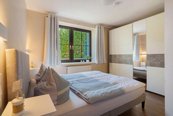 1 bedroom, WiFi, bed sheets - Apartment 'Sonnenblick' with Private Terrace, Private Garden and Wi-Fi (Putbus)