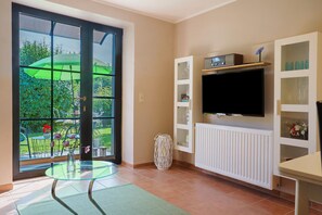 Interior - Apartment 'Sonnenblick' with Private Terrace, Private Garden and Wi-Fi (Putbus)