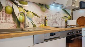 Fridge, microwave, oven, stovetop