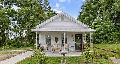 Ashtabula Cottage- Minutes from Covered Bridges & Wineries