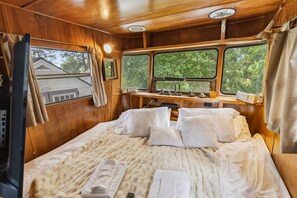 3 bedrooms, desk, iron/ironing board, WiFi