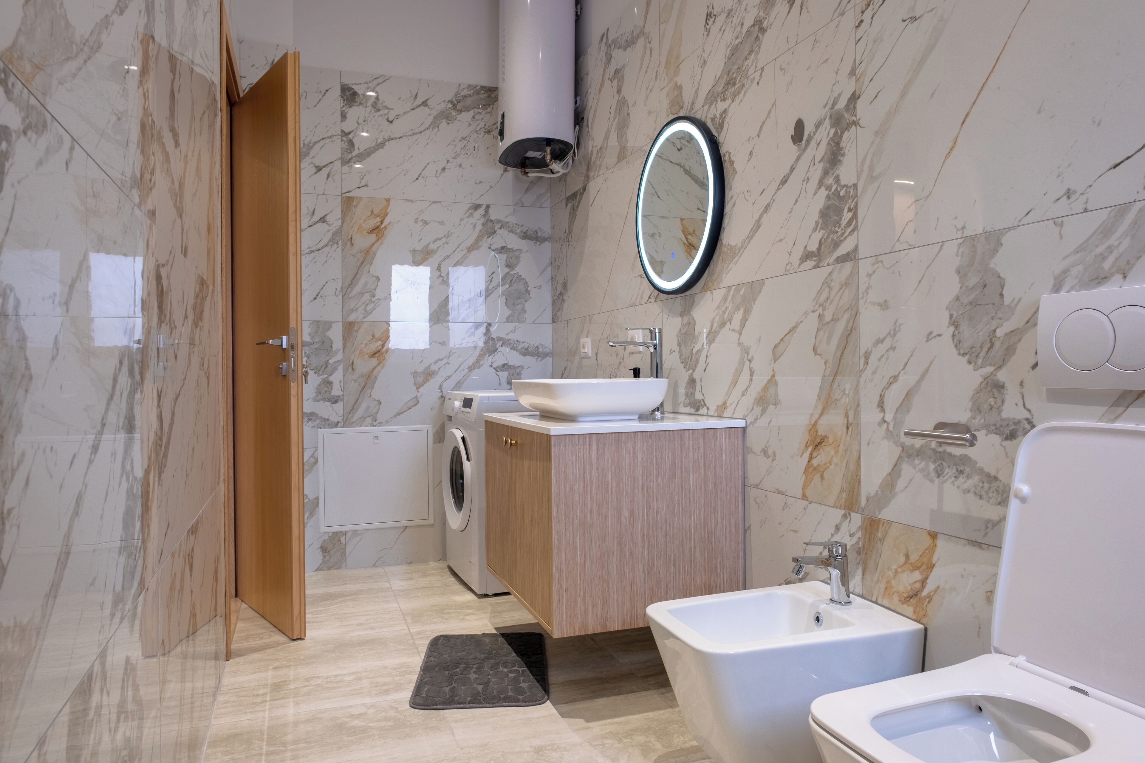 Bidet, håndklæder, Sæbe, Toiletpapir