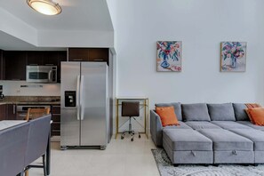 TV, offices - Brickell River Views- modern amenities in the city (Miami)