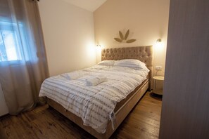 1 bedroom, iron/ironing board, travel cot, free WiFi