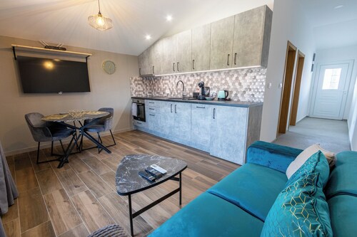 Art deco-inspired apartment in a quiet area near the Airport