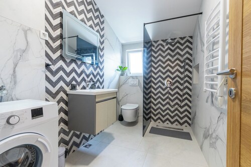Art deco-inspired apartment in a quiet area near the Airport