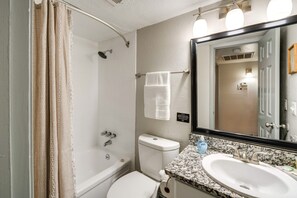 Bathroom - The Paxton 3101 I Comfy 2 Bed 2 Bath (Dallas)