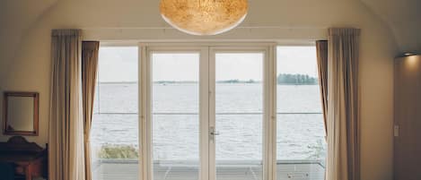 4 bedrooms, iron/ironing board, travel cot, free WiFi