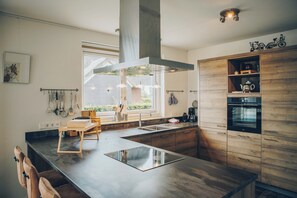 Fridge, microwave, dishwasher, coffee/tea maker