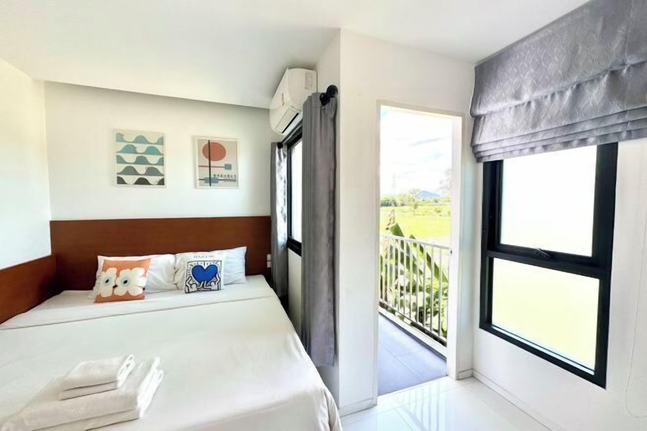 Desk, laptop workspace, free WiFi