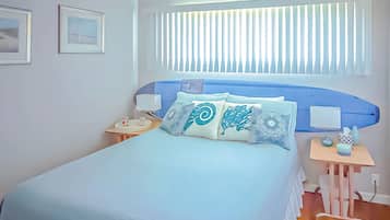 14 slaapkamers, een bureau, een strijkplank/strijkijzer, wifi