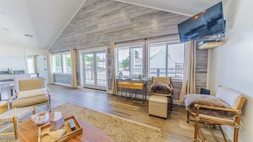 Televisie, een open haard, boeken en een stereo