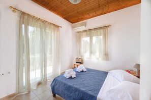 Familie huis, meerdere slaapkamers (To Pournari Beachside Garden House) | 2 slaapkamers, een strijkplank/strijkijzer, gratis wifi, beddengoed