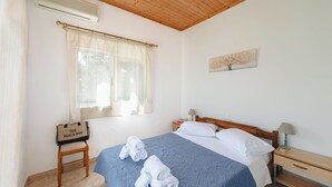 Rumah Keluarga, 2 kamar tidur, balkon (To Pournari Beachside Garden House)