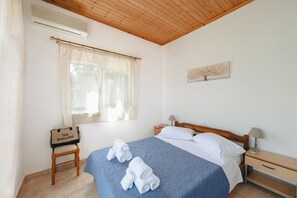 Family House, Multiple Bedrooms (To Pournari Beachside Garden House) | 2 bedrooms, iron/ironing board, free WiFi, bed sheets - To Pournari Beachside Garden House (Pyrgos)