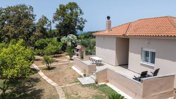 Family House, Multiple Bedrooms (To Pournari Beachside Garden House) | Outdoor dining