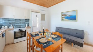 Rumah Keluarga, 2 kamar tidur, balkon (To Pournari Beachside Garden House) | Dapur pribadi