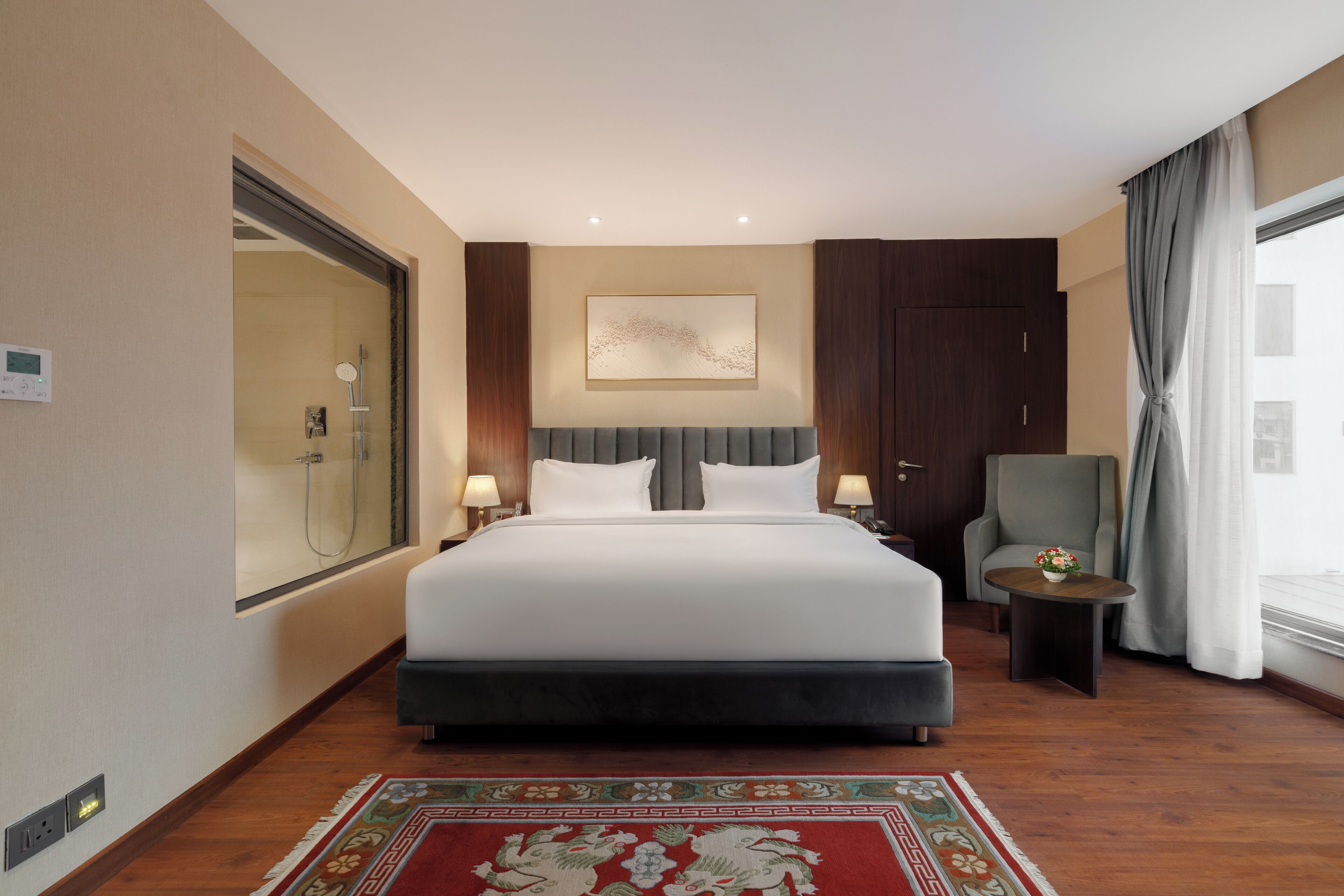 Minibar, desk, laptop workspace, blackout drapes