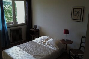 3 chambres, fer et planche à repasser, Wi-Fi, draps fournis