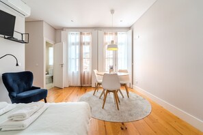 Iron/ironing board, free WiFi, bed sheets