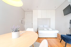 Iron/ironing board, free WiFi, bed sheets