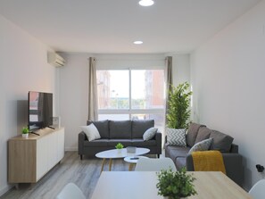 TV - Stunning Apartment for 6 in Vibrant Puerto de Sagunto! Close to Beach and Valencia! (Puerto de Sagunto)