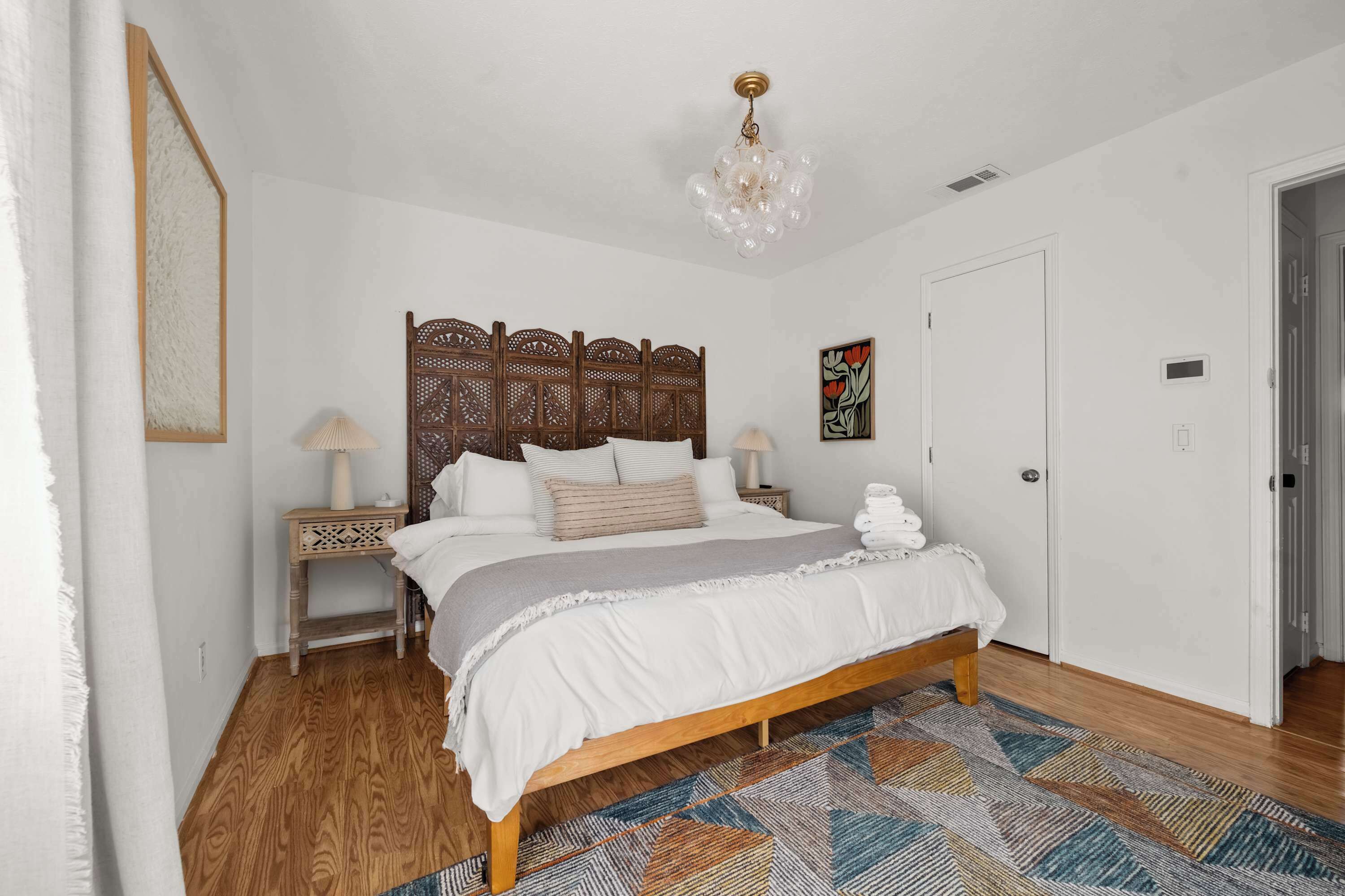 4 bedrooms, desk, iron/ironing board, WiFi