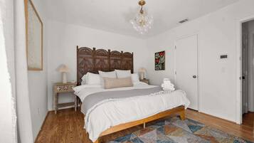 4 bedrooms, desk, iron/ironing board, WiFi