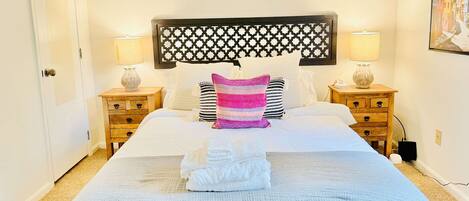 4 habitaciones, escritorio, tabla de planchar con plancha y wifi