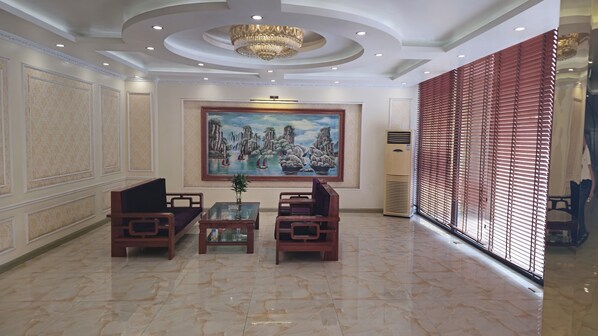 Télévision à écran plat de 48 pouces avec chaînes par câble