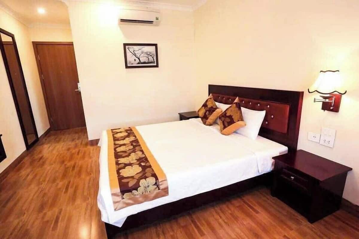 Hypo-allergenic bedding, free minibar items, laptop workspace