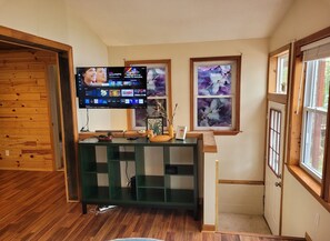 Interior - Seven Oaks at Bass Lake - Beautiful Lakefront Getaway with Dock and Canoe! (National City)