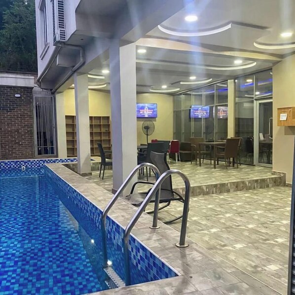 Outdoor pool - Camas Hotels (Abeokuta)