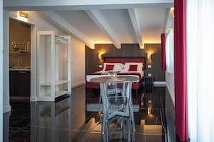 Deluxe Double Room | In-room safe, desk, blackout drapes, free WiFi
