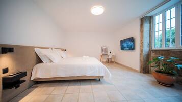 2 室のベッドルーム、デスク、アイロン / アイロン台、WiFi